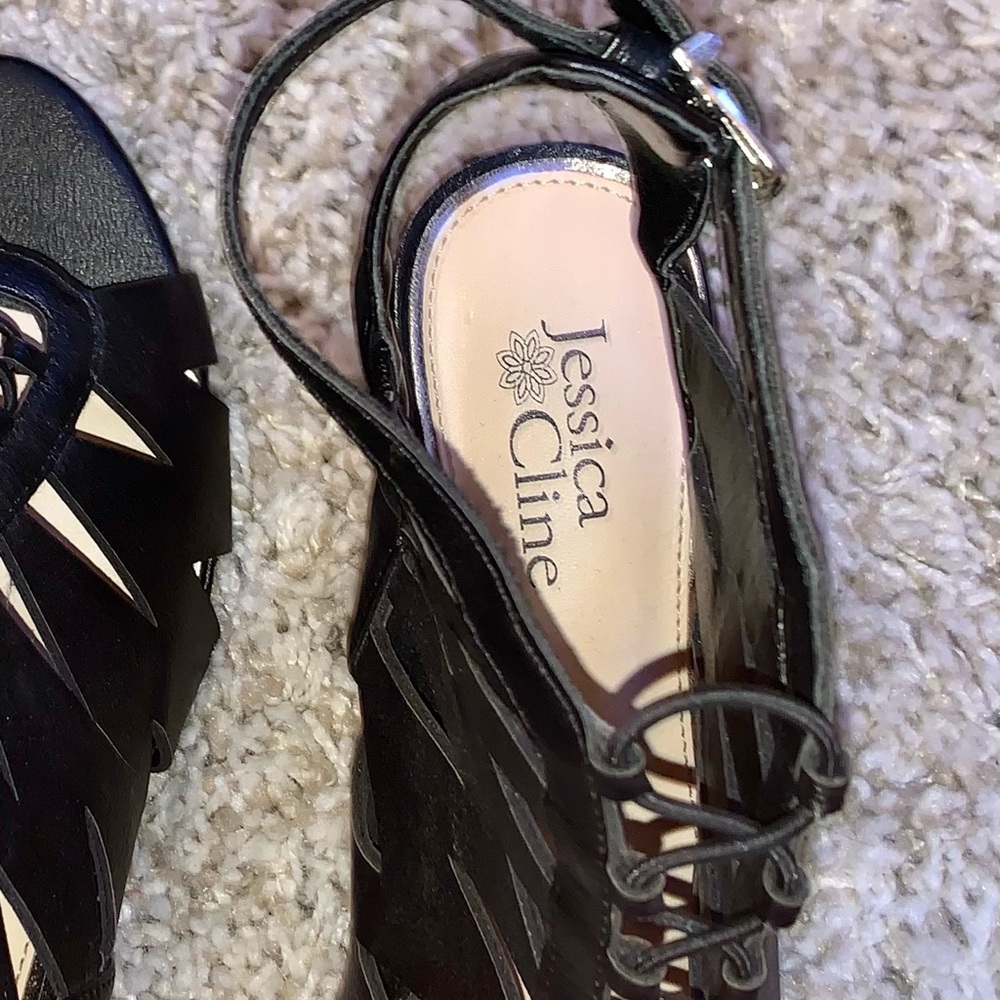 Black heels - Picture 4 of 4